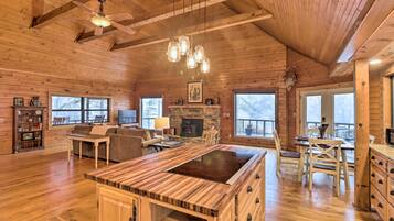 House (4 Bedrooms) | Interior