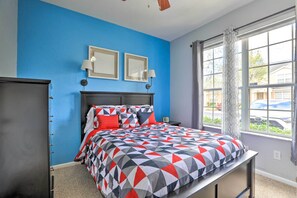 Apartment (3 Bedrooms) | 3 bedrooms, iron/ironing board, bed sheets - Resort Townhome w/ Splash Pool ~ 7 Mi to Disney! (Kissimmee)