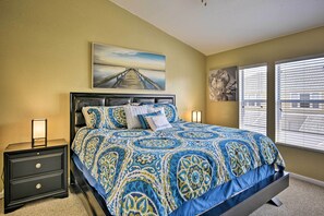 3 bedrooms, iron/ironing board, bed sheets - Resort Townhome w/ Splash Pool ~ 7 Mi to Disney! (Kissimmee)