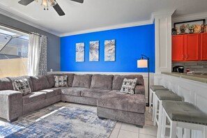 TV - Resort Townhome w/ Splash Pool ~ 7 Mi to Disney! (Kissimmee)