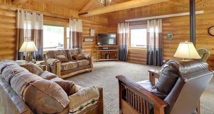 Hill City Log Cabin Along Newton Creek!