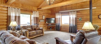 Hill City Cabin Along Newton Creek, Near Sturgis