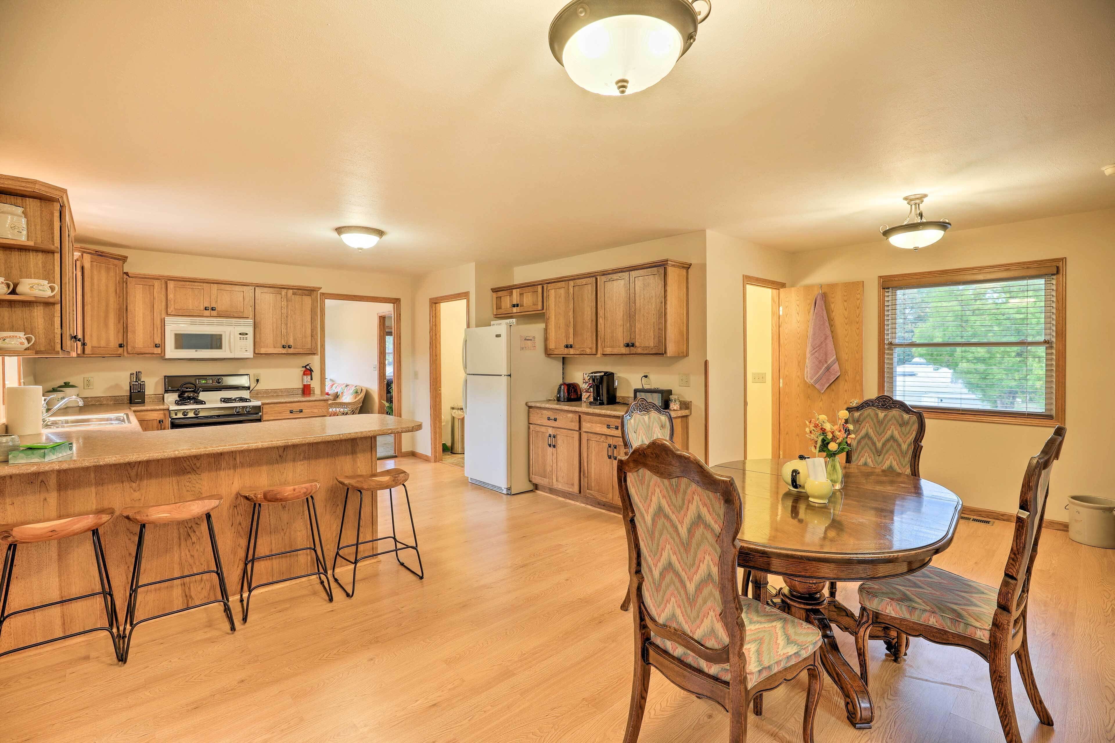 Microwave, oven, stovetop, coffee/tea maker