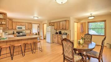 Microwave, oven, stovetop, coffee/tea maker