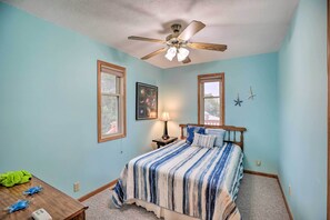 House (3 Bedrooms) | 3 bedrooms, free cribs/infant beds, bed sheets - 'eagles View' w/ Game Room - Walk to River! (Crofton)