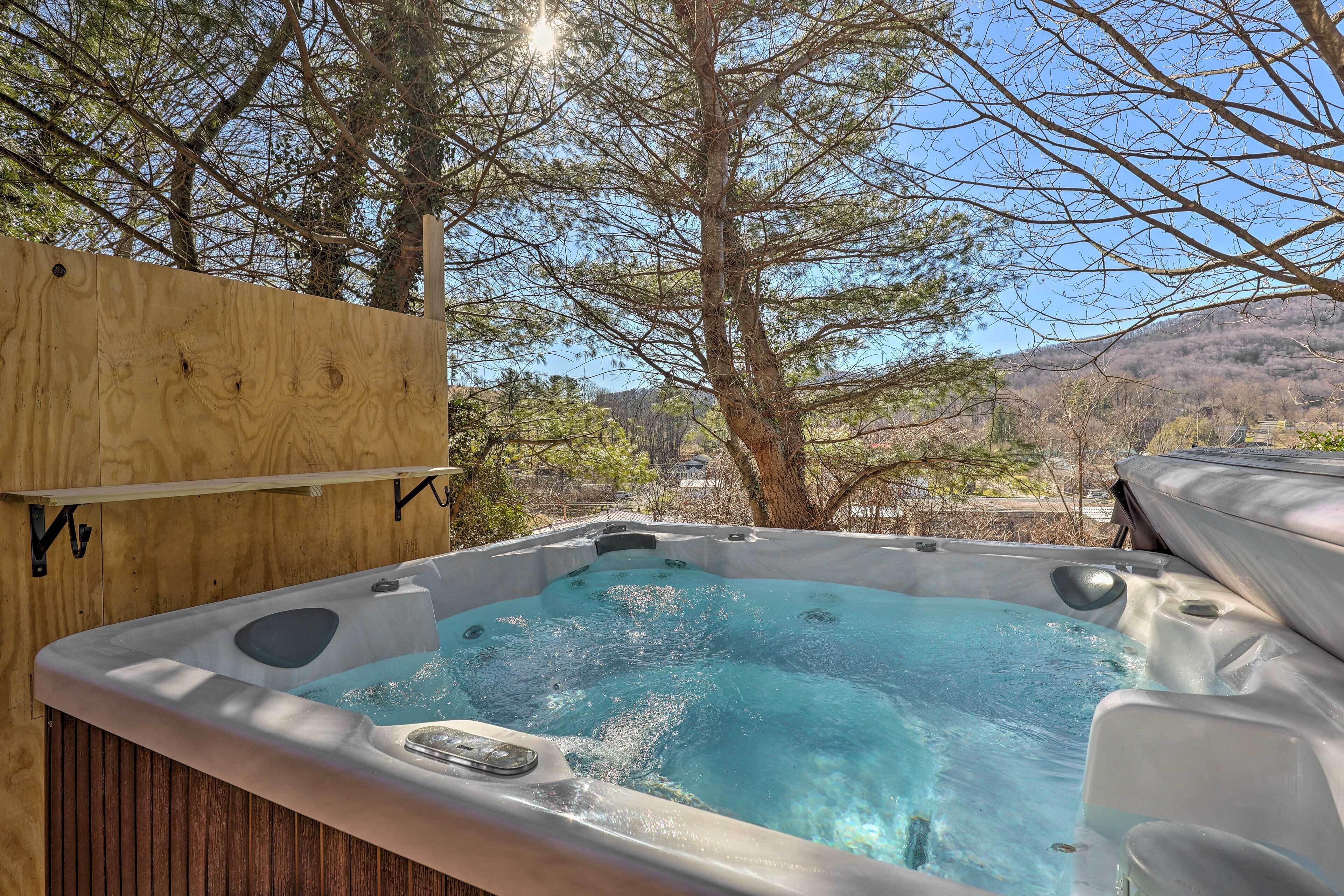 Peaceful Cottage w/ Views - Pets Welcome!