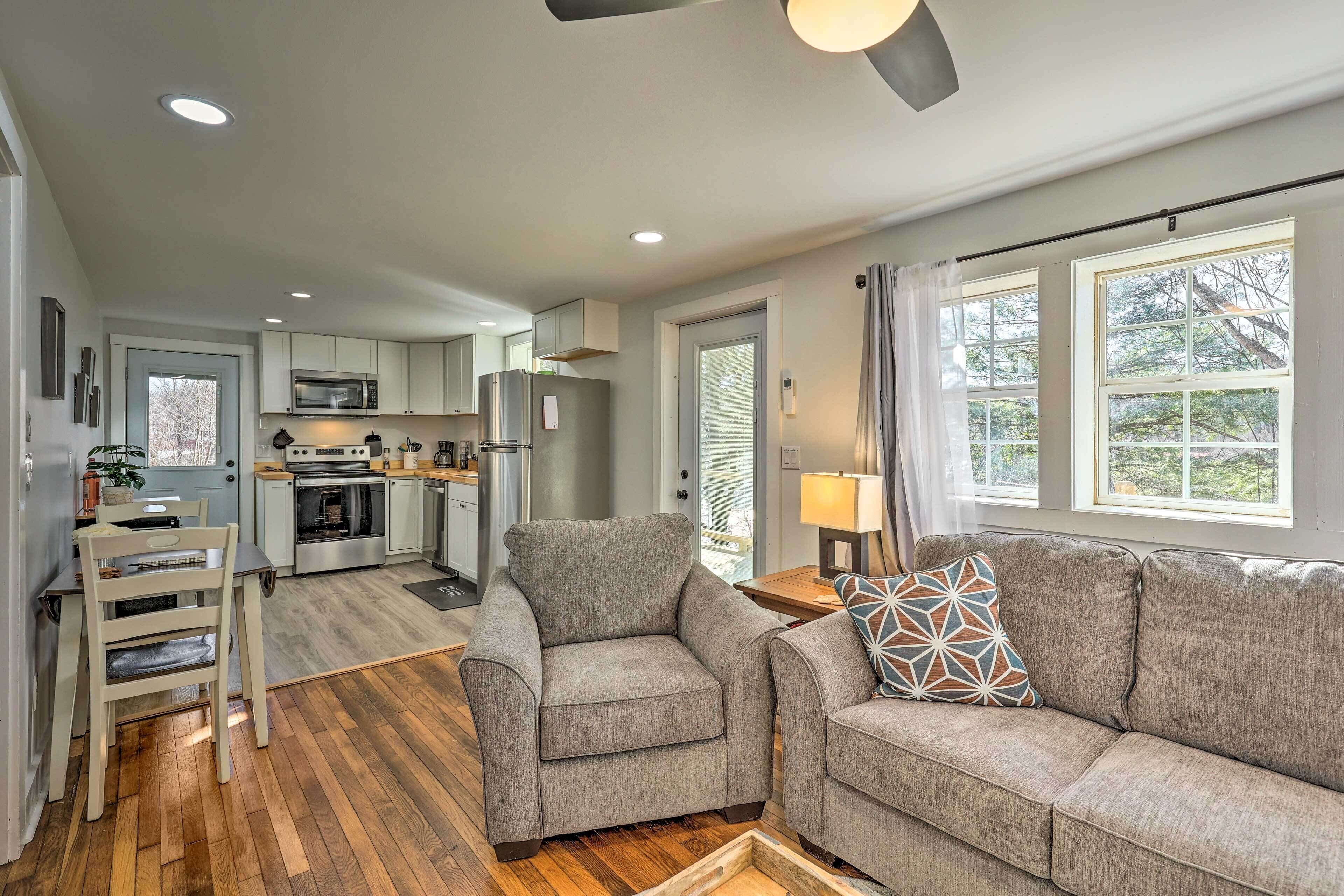 Peaceful Cottage w/ Views - Pets Welcome!