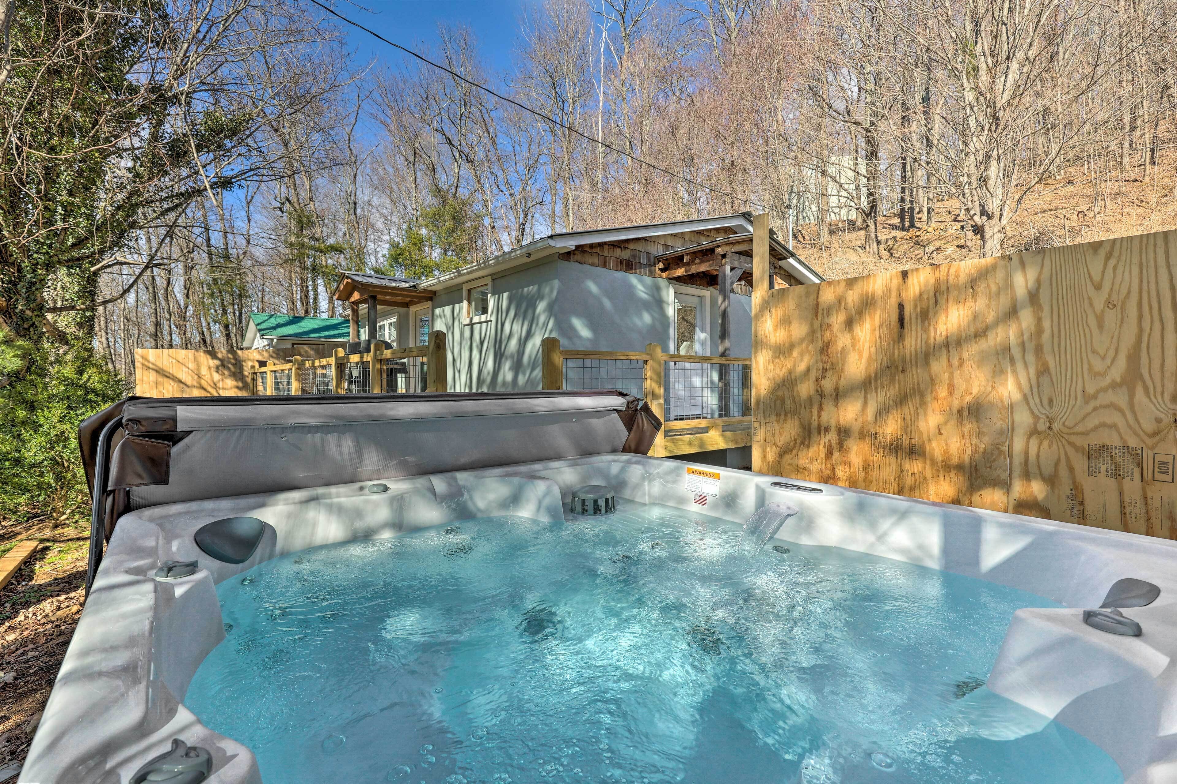 Peaceful Cottage w/ Views - Pets Welcome!