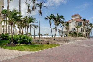 Property grounds - Bonita Springs Vacation Rental: Walk to Beach (Bonita Springs)