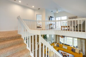 TV, books - Bonita Springs Vacation Rental: Walk to Beach (Bonita Springs)