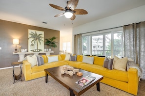 TV, books - Bonita Springs Vacation Rental: Walk to Beach (Bonita Springs)