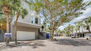 Exterior - Bonita Springs Vacation Rental: Walk to Beach (Bonita Springs)