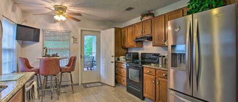 House (3 Bedrooms) | Private kitchen