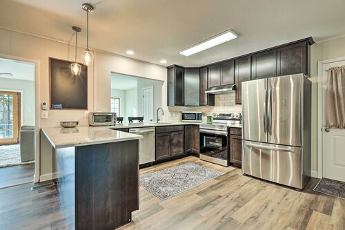 Waterfront Retreat < 4 Mi to Dtwn Cambridge!