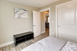 Interior - Ocean Shores Home w/ Game Room - Walk to Beaches! (Ocean Shores)