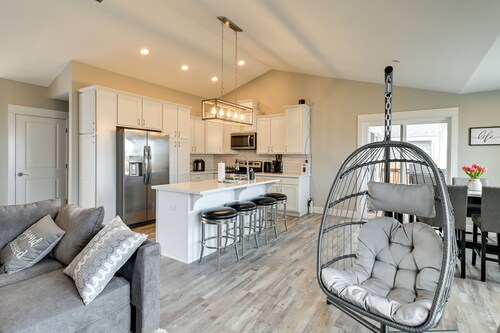 Ocean Shores Home w/ Game Room - Walk to Beaches!