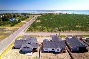 House (3 Bedrooms) | Interior - Ocean Shores Home w/ Game Room - Walk to Beaches! (Ocean Shores)