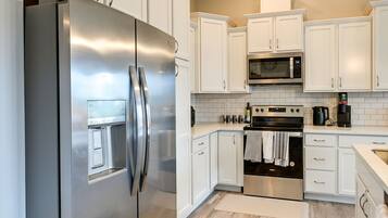 ํ์ฐ์ค (3 Bedrooms) | ์ ์ฉ ์ฃผ๋ฐฉ | ์ ์๋ ์ธ์ง, ์ค๋ธ, ์ฟกํ, ์๊ธฐ ์ธ์ฒ๊ธฐ