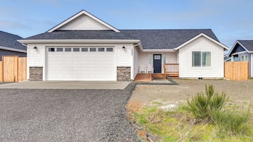 House (3 Bedrooms) | Front of property