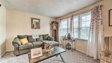 House (4 Bedrooms) | Front of property