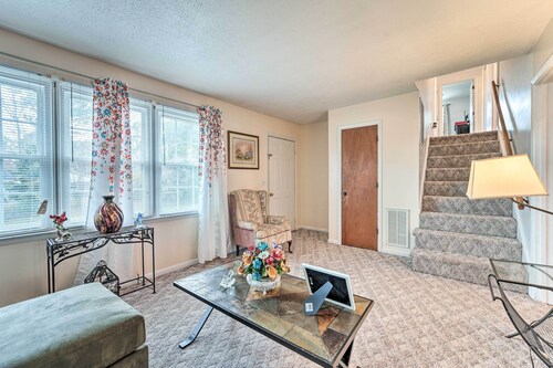 Jacksonville Getaway ~ 4 Mi to Downtown!