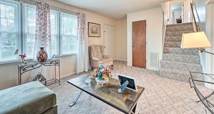 Jacksonville Getaway ~ 4 Mi to Downtown!