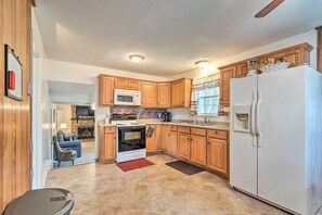 House (4 Bedrooms) | Interior - Jacksonville Getaway ~ 4 Mi to Downtown! (Jacksonville)