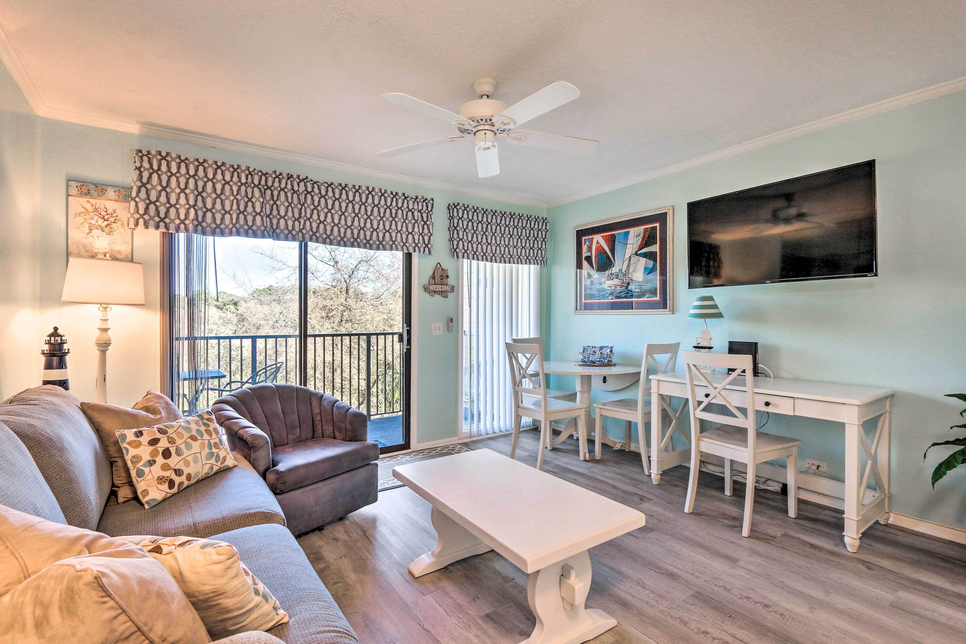 Coastal Condo w/ Balcony & Luxe Resort Amenities!