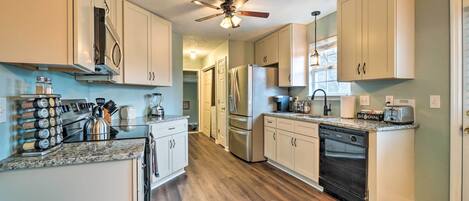 House (3 Bedrooms) | Interior