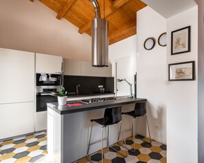 Frigorifero, microonde, forno, lavastoviglie