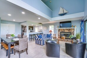 Interior - Lake-view Margaritaville Retreat w/ Screened Porch (Osage Beach)