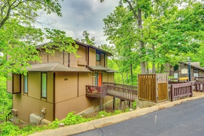 Interior - Group Friendly! Lake-view Margaritaville Retreat (Osage Beach)