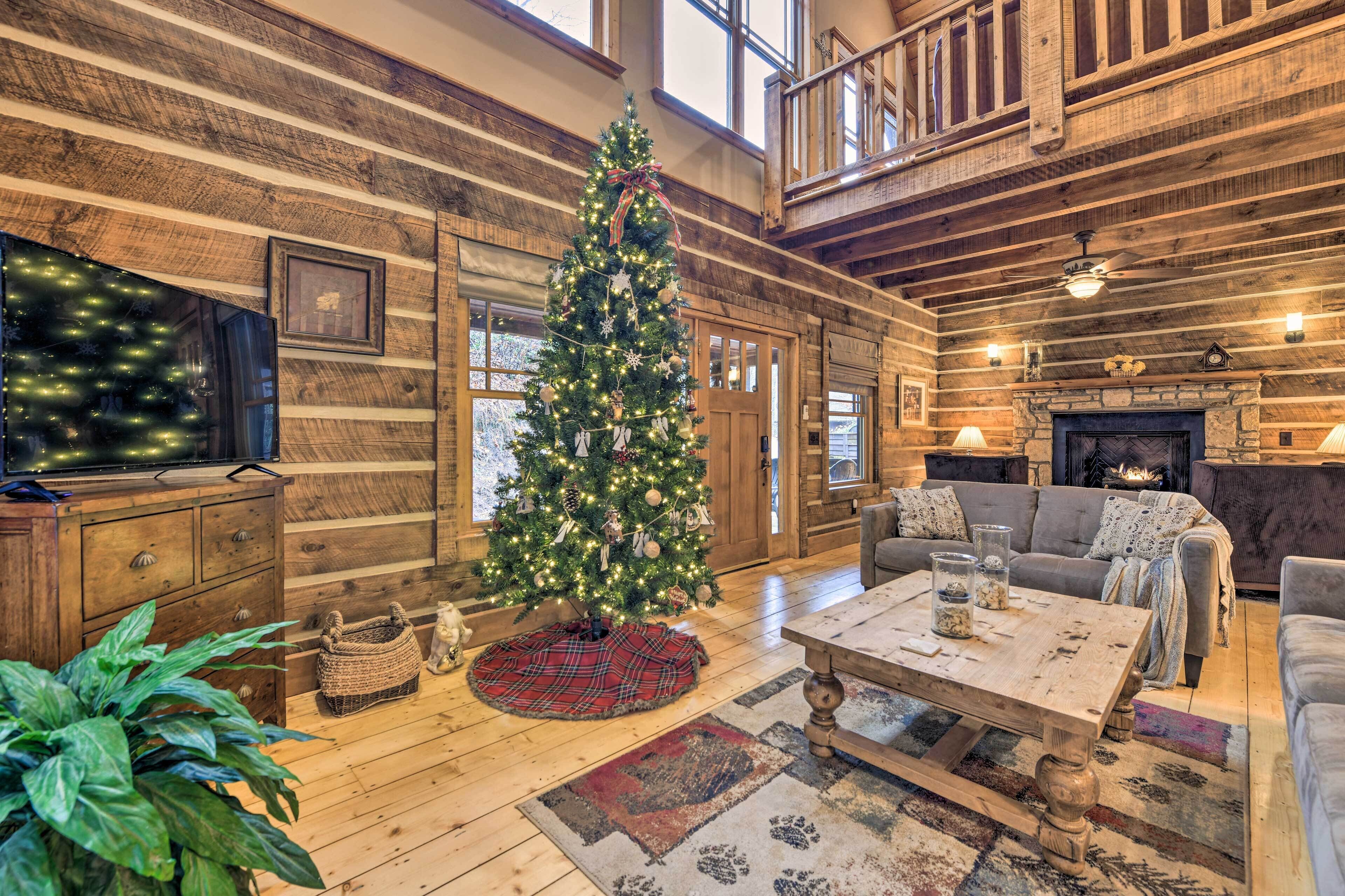 'wildflower' Luxury Cabin w/ Hot Tub & Views!