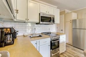 Apartment (1 Bedroom) | Interior - On-site Beach Access: Apt in Hilton Head Island! (Hilton Head Island)