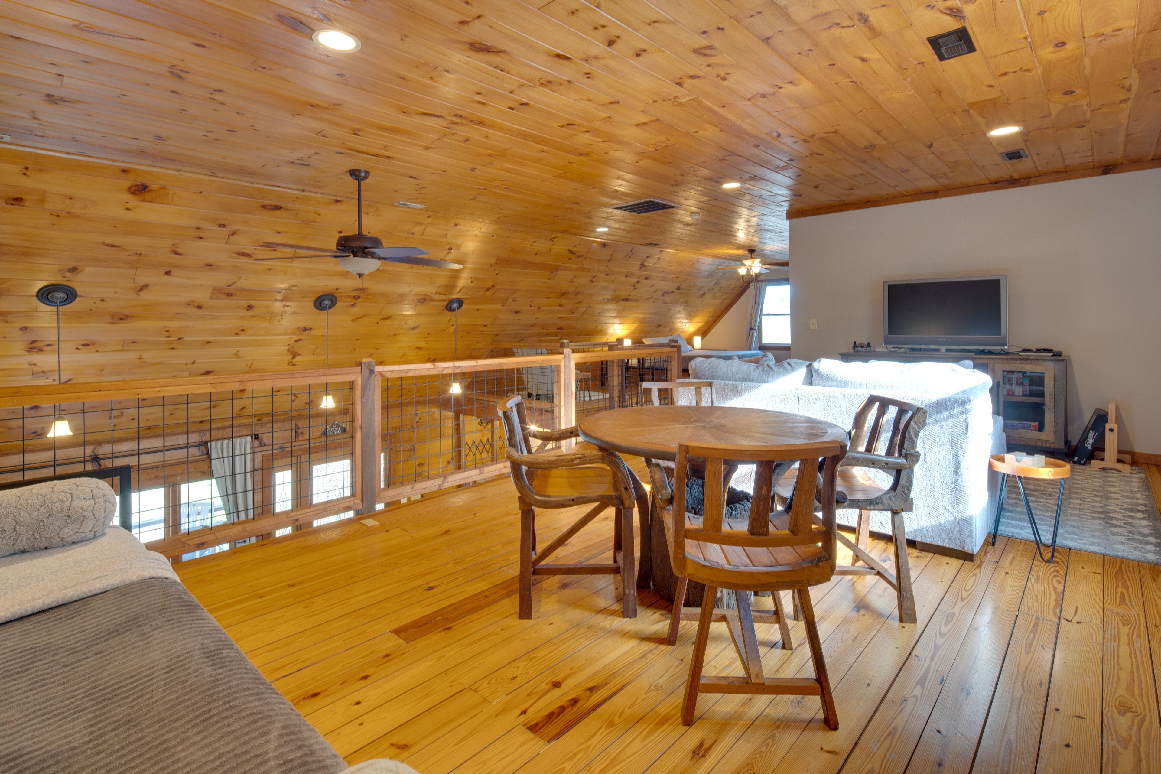 Saluda Cabin Retreat w/ Stunning Mountain Views!