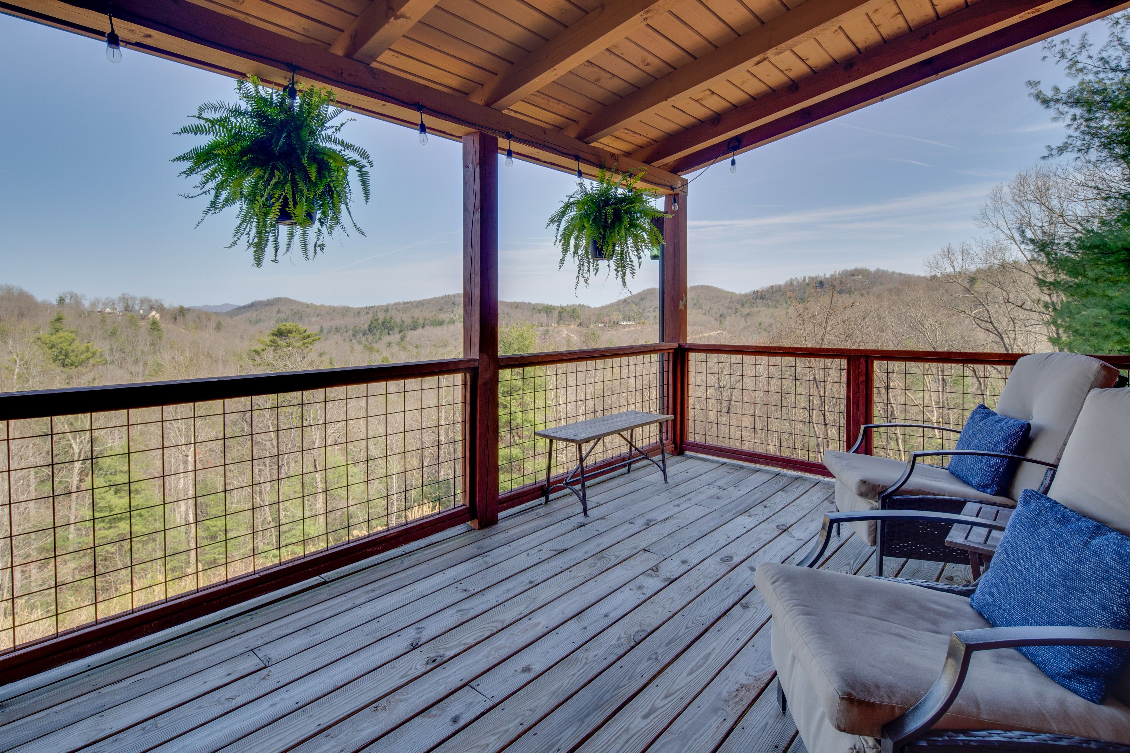 Saluda Cabin Retreat w/ Stunning Mountain Views!