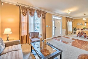 House (5 Bedrooms) | Interior