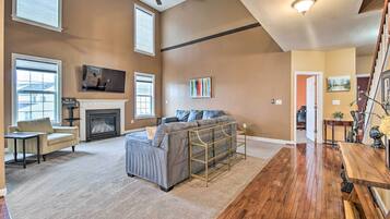 TV, perapian, dan stasiun docking iPod