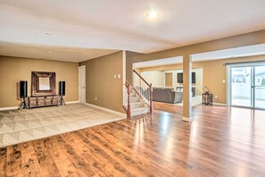 House (5 Bedrooms) | Interior