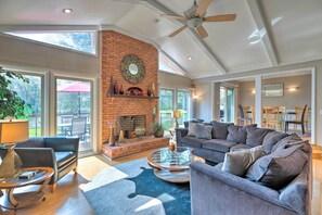 House (5 Bedrooms) | Interior