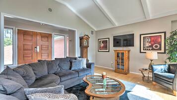 House (5 Bedrooms) | Interior