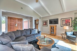 House (5 Bedrooms) | Interior