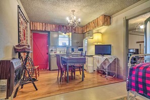 House (4 Bedrooms) | Interior - Lodge on Lake Siesta: Spacious La Grange Retreat! (La Grange)
