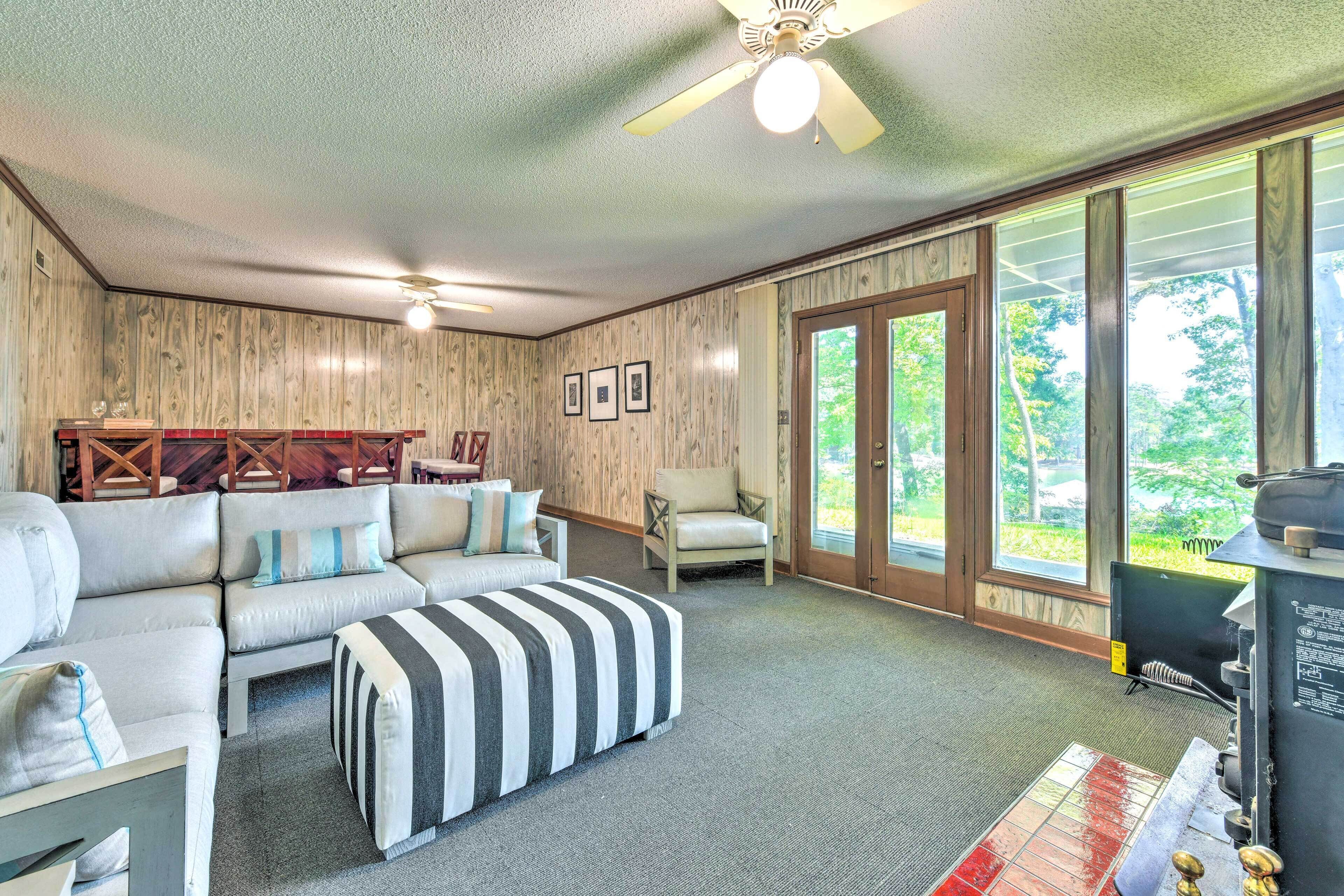 Quaint Lake Norman Home w/ Boat Dock + Grill!