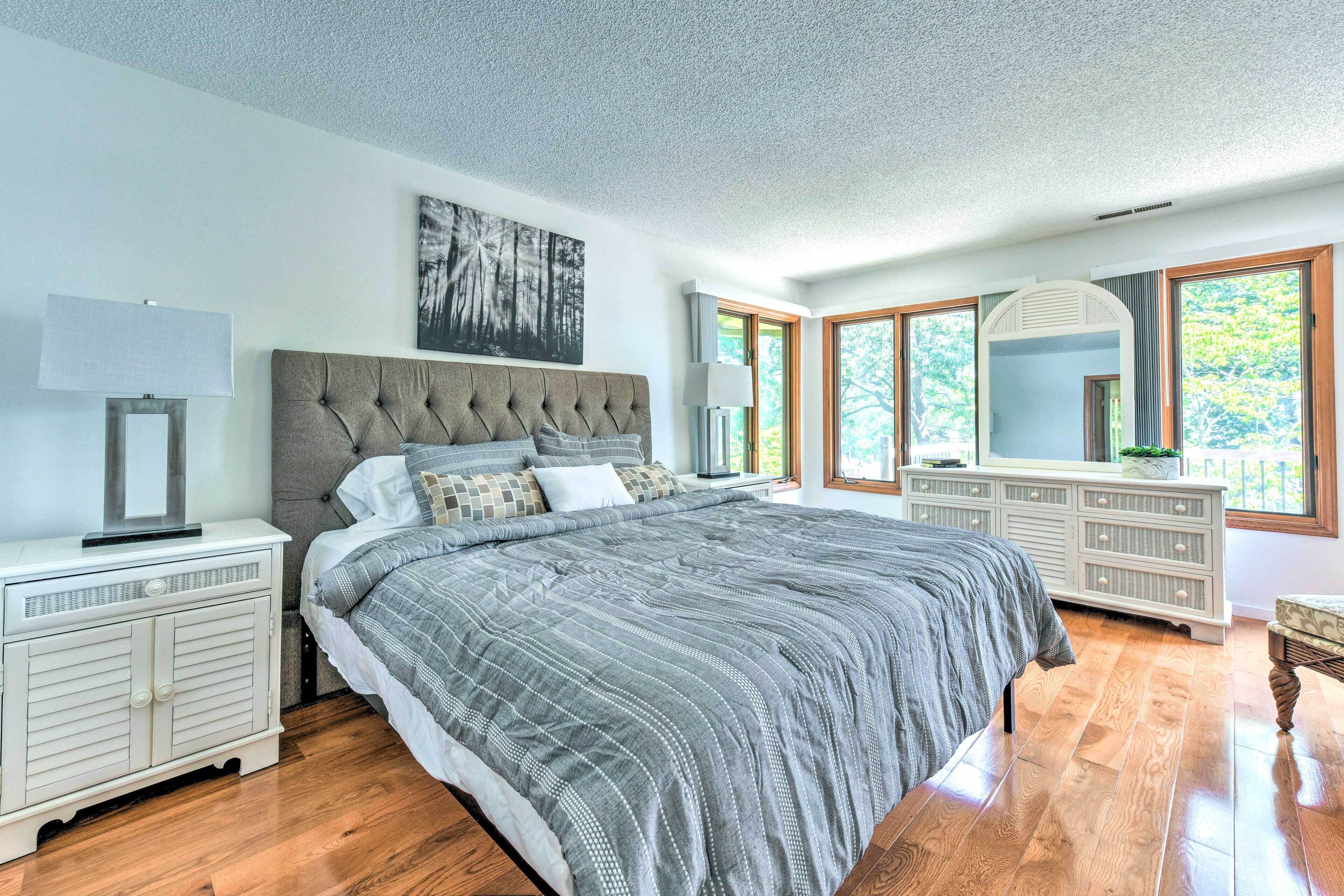 Quaint Lake Norman Home w/ Boat Dock + Grill!