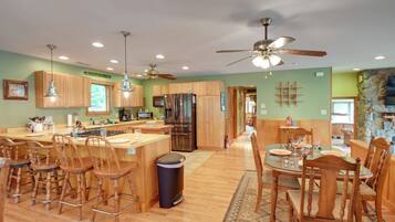 House (3 Bedrooms) | Interior