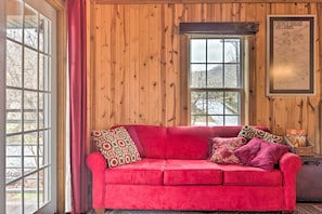 Apartment (0 Bedroom) | Interior - 'the Boat House' Creekside Escape in Hot Springs! (Hot Springs)