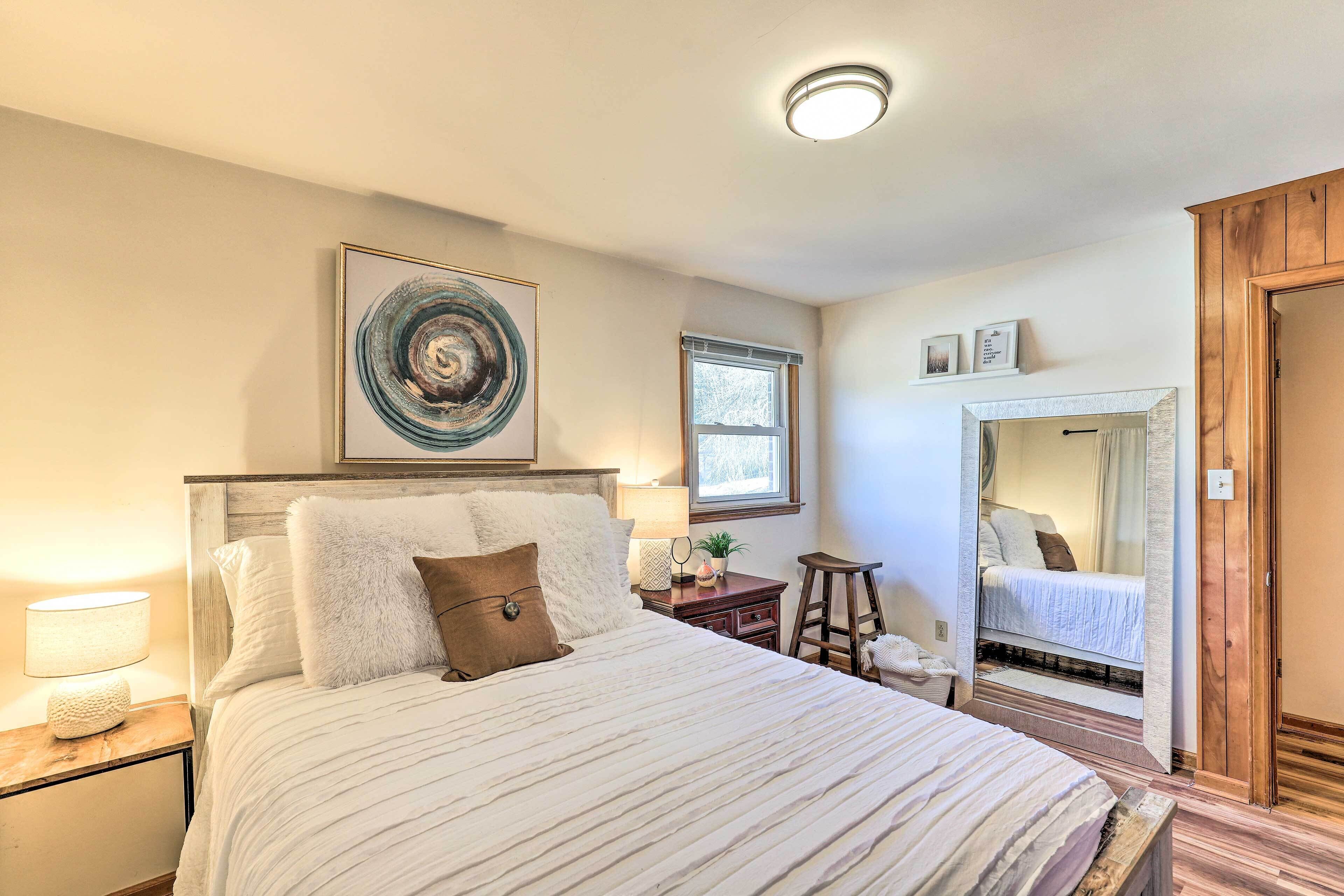 Blue Ridge Mountain Escape w/ Hot Tub, Grill!