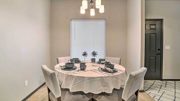 Apartemen (3 Bedrooms) | Bagian depan properti