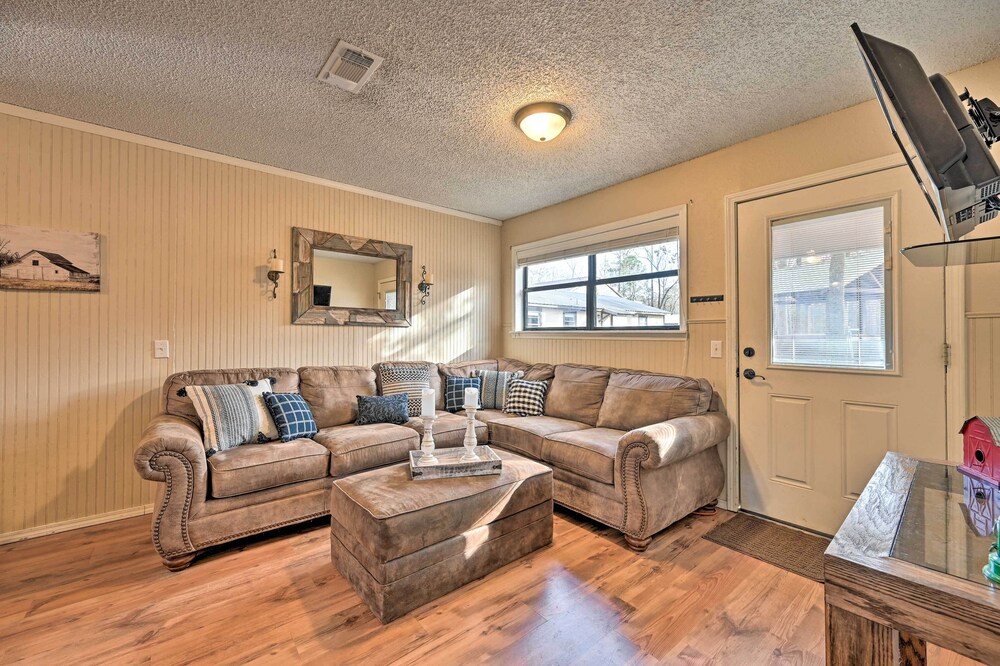 'hidden Oaks' Cottage in Broken Bow, Pets OK!